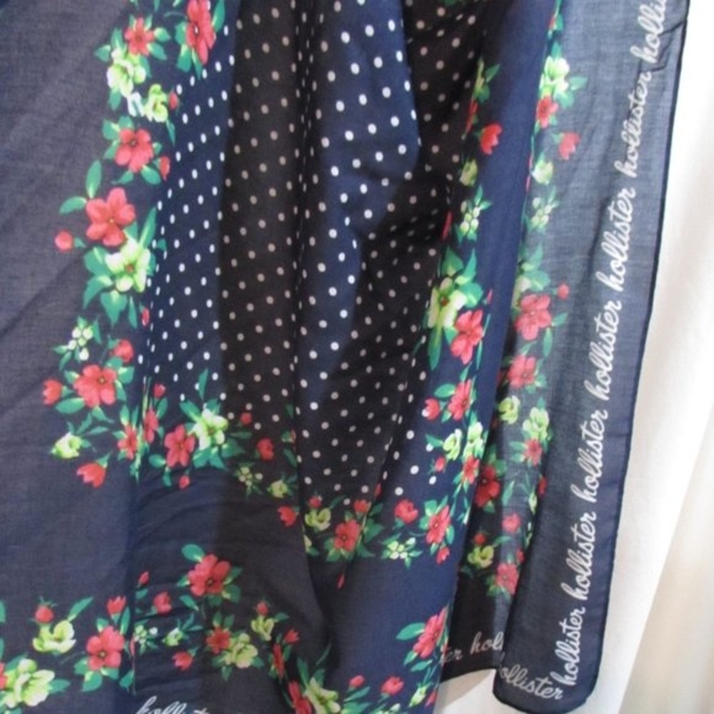 HOLLISTER SARONG WRAP SCARF DARK BLUE FLOWERS POLKA DOTS 40X40 BEACHY